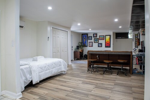 Near NYC & Metro-North! Private Yonkers Studio