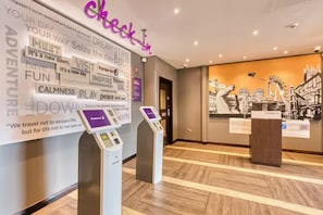 Interior - Premier Inn Glasgow Hotel (Hamilton)