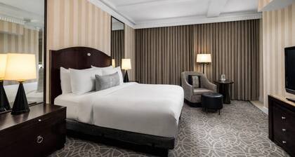 ADA King Room w/ Roll-In Shower & Views