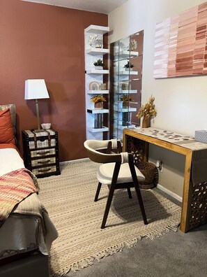 Iron/ironing board, WiFi, bed sheets