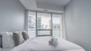 Iron/ironing board, WiFi, bed sheets