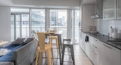 Spacious & Modern 2BR Downtown Suite w/ Parking
