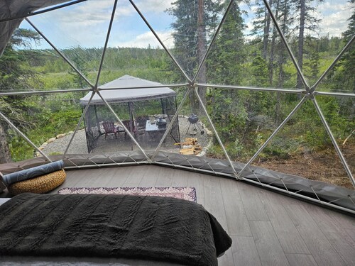 Luxury Riverside Dome with Private Bathroom Near Bragg Creek