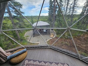 Property grounds - Luxury Riverside Dome with Private Bathroom Near Bragg Creek (Calgary)