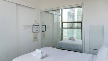 Iron/ironing board, WiFi, bed sheets