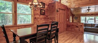 Delightful Pinecone cottage in the charming village of Inlet