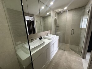 Hair dryer, towels, soap, toilet paper - 2-bedroom apartment in brilliant Tambon Choeng Thale with AC and gym access (Tambon Choeng Thale)