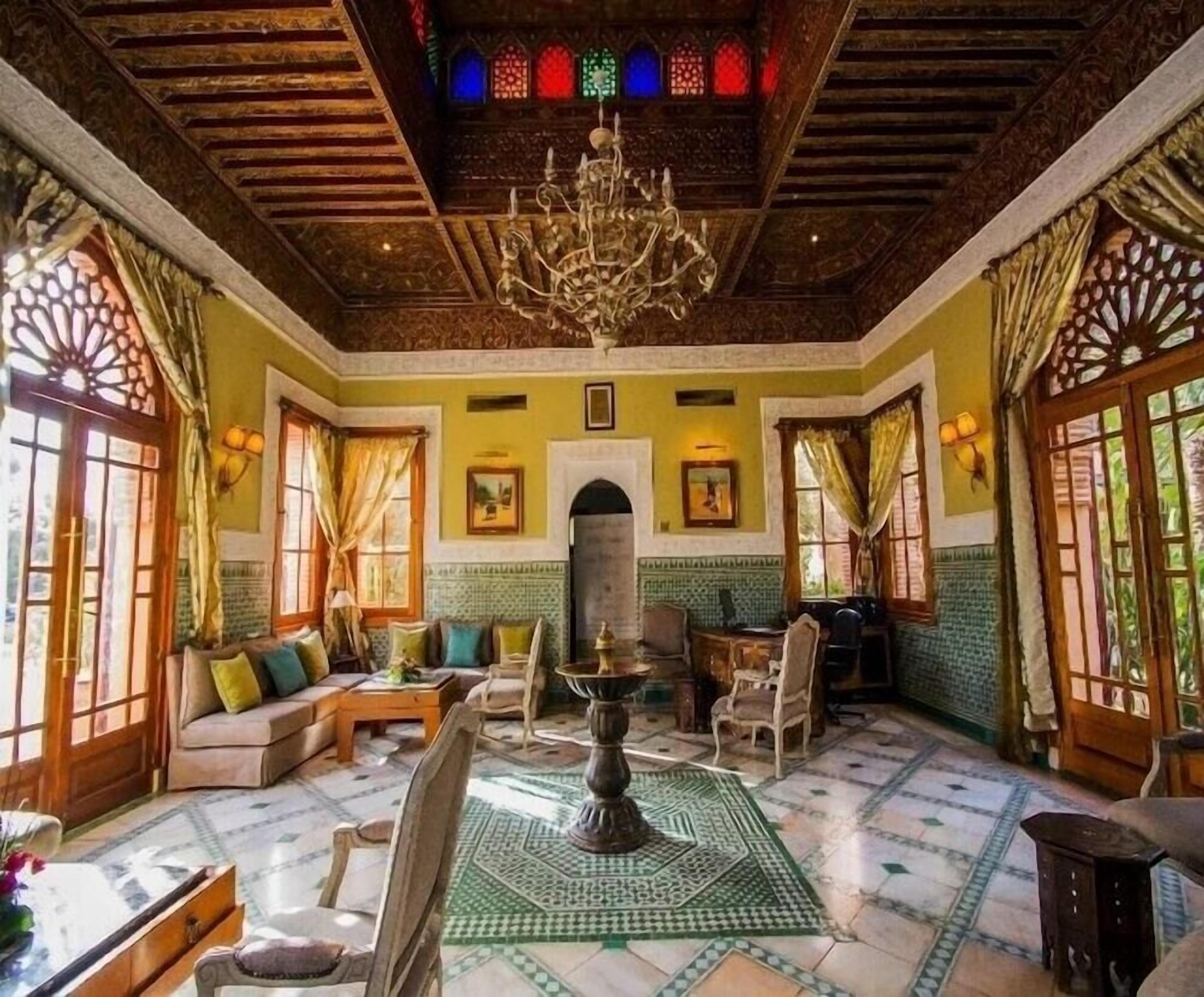 المنشأة من الداخل