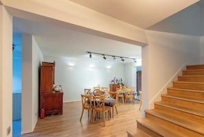 Dining - Spacious 6-bedroom house in cool Kraków with AC (Kraków)
