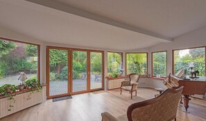 Interior - Spacious 6-bedroom house in cool Kraków with AC (Kraków)