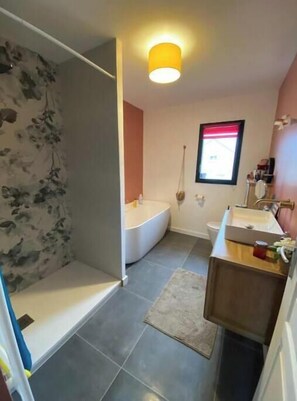 Bathroom - Koh Tao House: A Beautiful, Comfortable Home (Langueux)