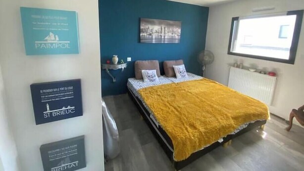 3 chambres, fer et planche à repasser, Wi-Fi, draps fournis
