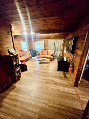 Riverfront log cabin with 200 feet private water front and beautiful views ! 