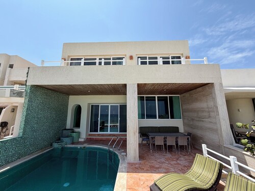Five Bedroom Beachfront Villa - Private Heated Pool & Beach Access