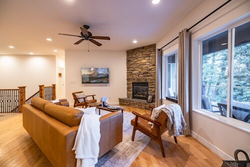 Park City Summit Park Treehouse | Hot Tub, Game Room, Yoga, Free Ski Waxes + Mountain Views