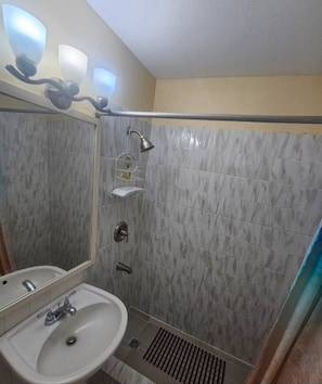 Soap, toilet paper - Awesome 1-bedroom apartment with AC in Montego Bay (Montego Bay)