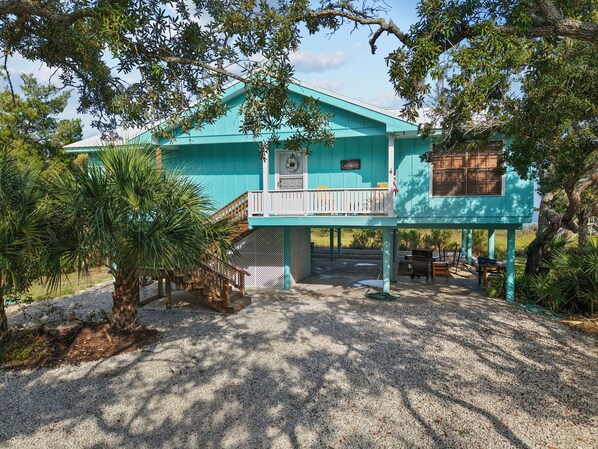 Exterior - Eagle View: Bayside Privacy with Floating Dock (Cedar Key)
