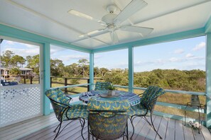 Outdoor dining - Eagle View: Bayside Privacy with Floating Dock (Cedar Key)