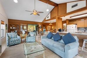 Living area - Eagle View: Bayside Privacy with Floating Dock (Cedar Key)