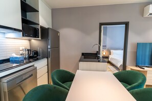 Private kitchen - 2-bedroom apartment in tranquil Tambon Choeng Thale with AC and fitness room (Tambon Choeng Thale)