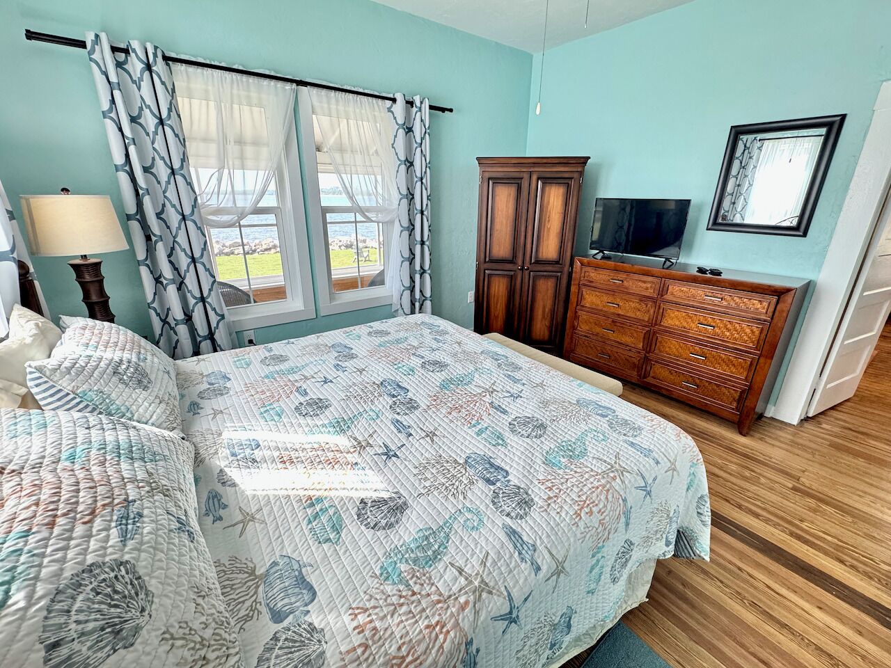 Iron/ironing board, travel cot, WiFi, bed sheets
