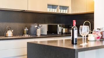 Coffee/tea maker, fridge, microwave, oven