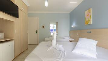 Quarto clássico, ar-condicionado | Cofres nos quartos, Wi-Fi de cortesia, roupa de cama