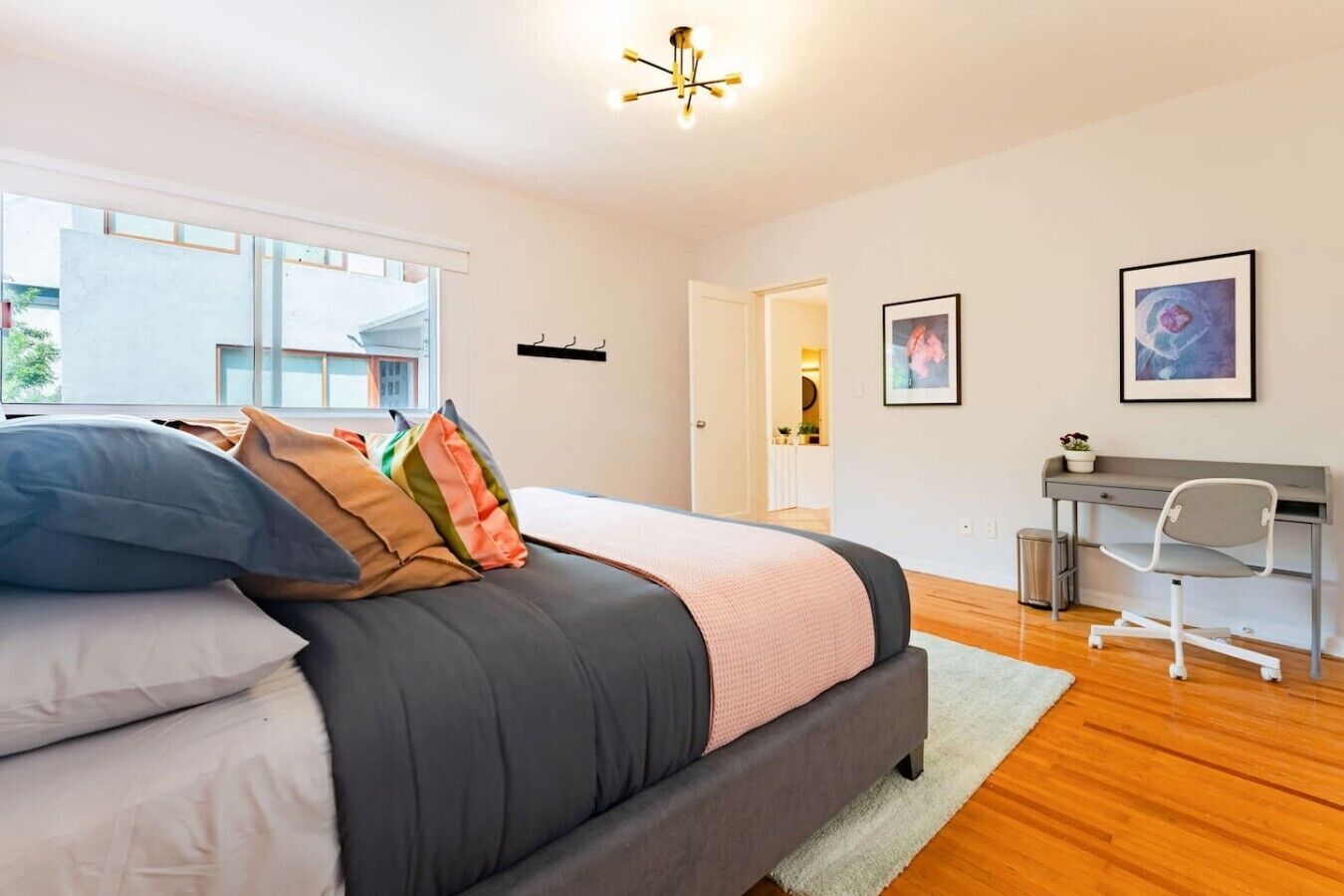 5 bedrooms, desk, travel cot, WiFi