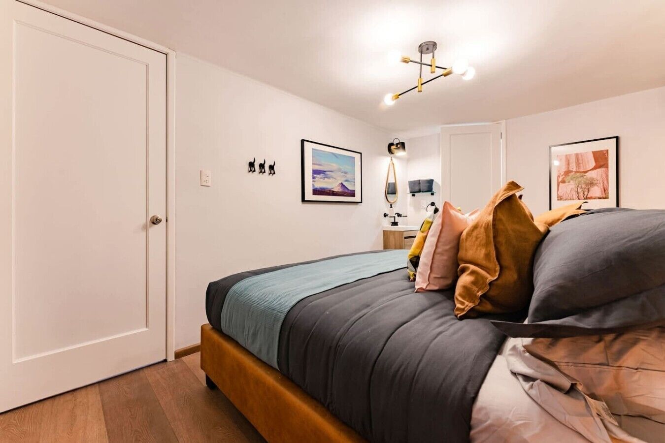 5 Schlafzimmer, Schreibtisch, Reisekinderbett, WLAN