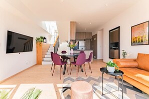 TV - City Views & Private Terrace in Trendy Roma (Mexico City)