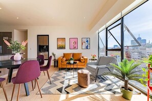 TV - City Views & Private Terrace in Trendy Roma (Mexico City)