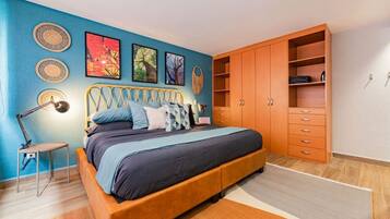 Desk, iron/ironing board, travel cot, WiFi
