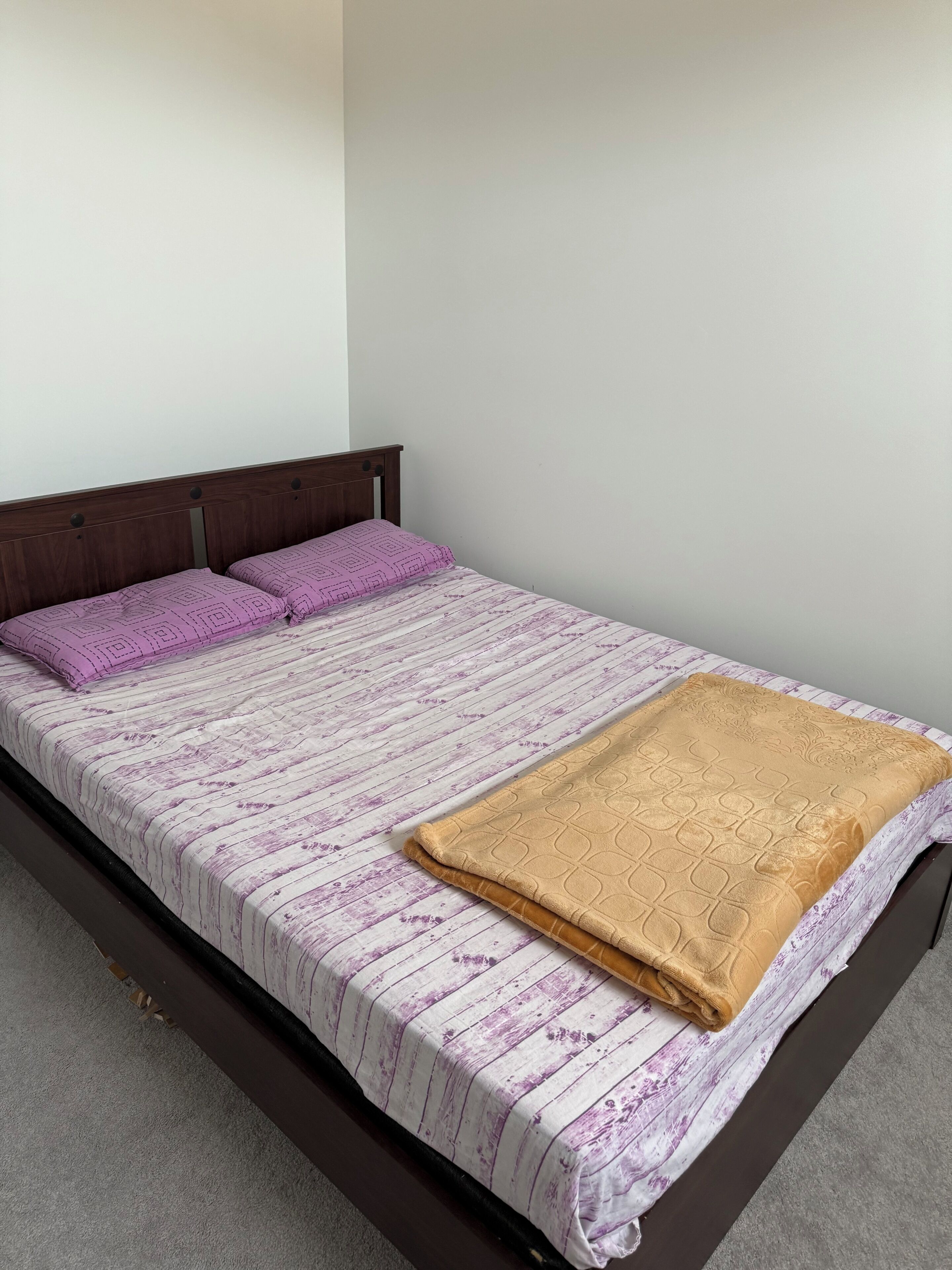 3 bedrooms, WiFi (free), bed sheets