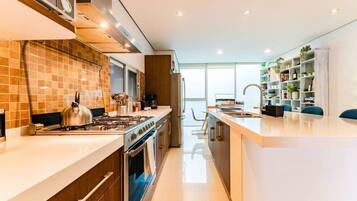 Coffee/tea maker, fridge, microwave, oven