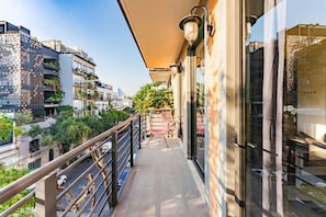 Property grounds - Roma Norte Condo: Balcony, Parking & City Views (Mexico City)