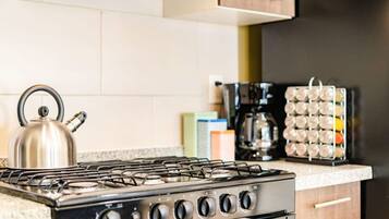 Coffee/tea maker, fridge, microwave, oven
