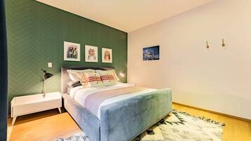 Desk, iron/ironing board, travel crib, WiFi
