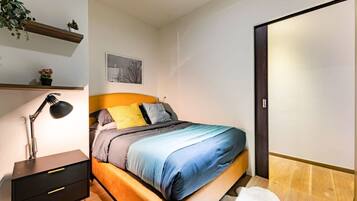 Desk, iron/ironing board, travel cot, WiFi