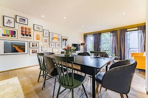 Dining - Roma Norte Condo: Balcony, Parking & City Views (Mexico City)