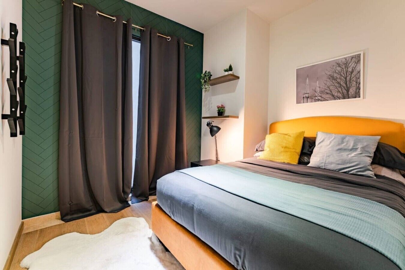 Desk, iron/ironing board, travel cot, WiFi