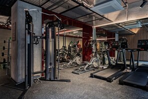 A gym with exercise equipment, including treadmills and stationary bikes. - Stylish 1BR • Gym & Workspace • Near Reforma (Mexico City)