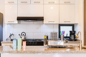 Coffee/tea maker, fridge, microwave, oven - Roma Norte | Steps From Restaurants & Nightlife (Mexico City)