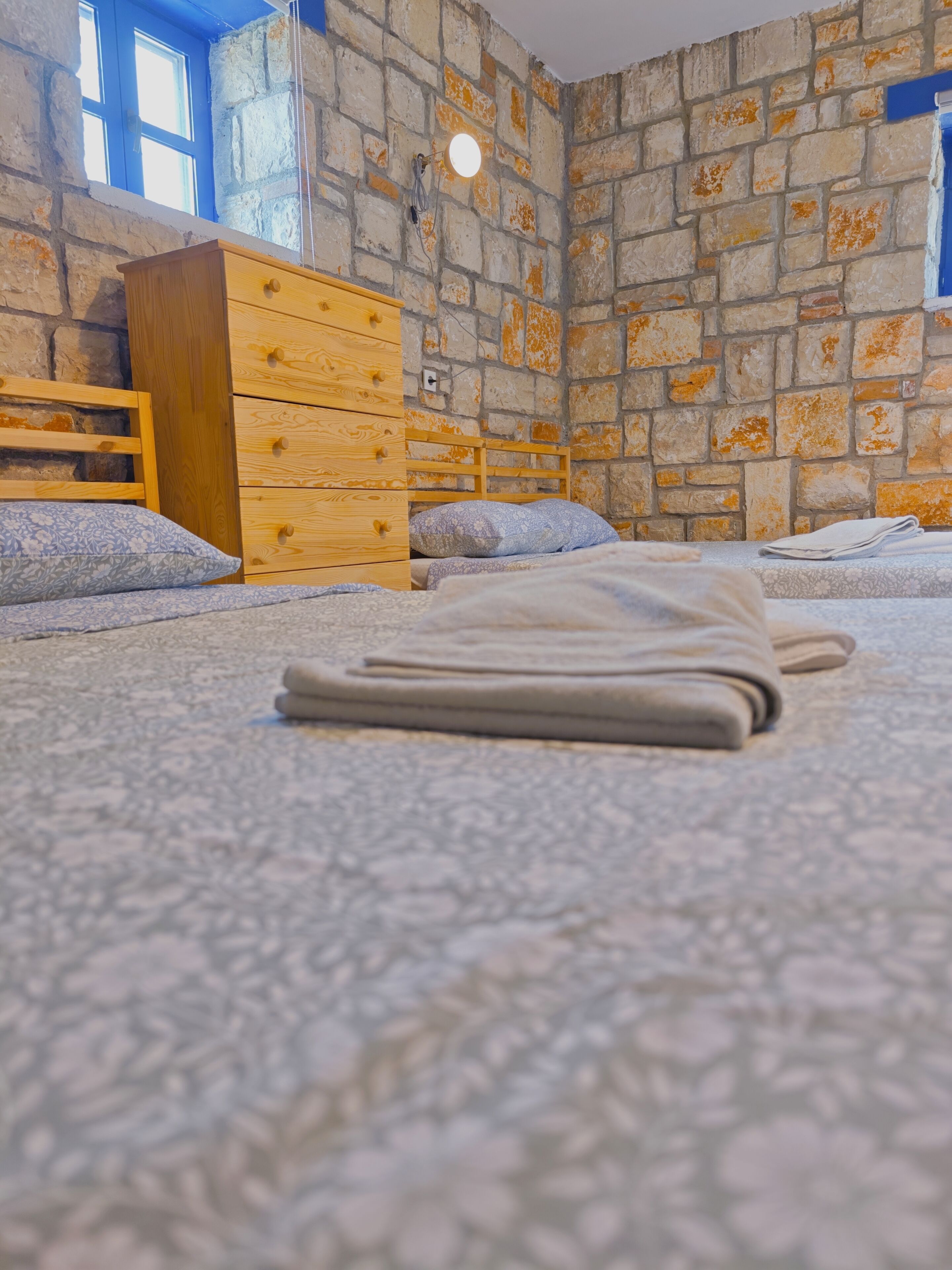6 bedrooms, in-room safe, desk, iron/ironing board