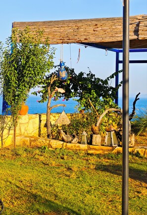Property grounds - Denize Yürüme Mesafesi & Manzaralı Antik Taş Villa (Aile ve Evcil Hayvan Dostu) (Bozalan)