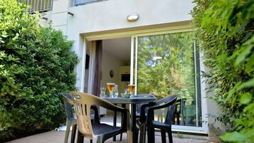 Tempat makan outdoor