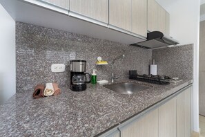 Private kitchen - Modern Ground-Floor Studio • Sports & Medical Area • Tequendama (Cali)