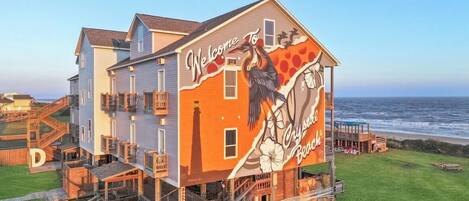 A house with a large mural welcoming visitors to Crystal Beach.