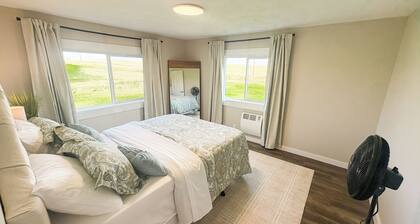 Teton View Farm Stay—Newly remodeled whole home! 3 spacious bedrooms, 2 baths