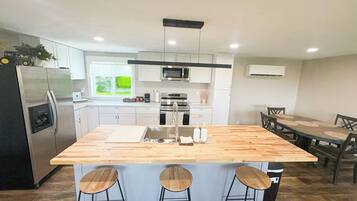Coffee/tea maker, fridge, microwave, oven