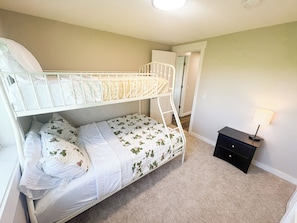 3 chambres, fer et planche à repasser, Wi-Fi gratuit, draps fournis